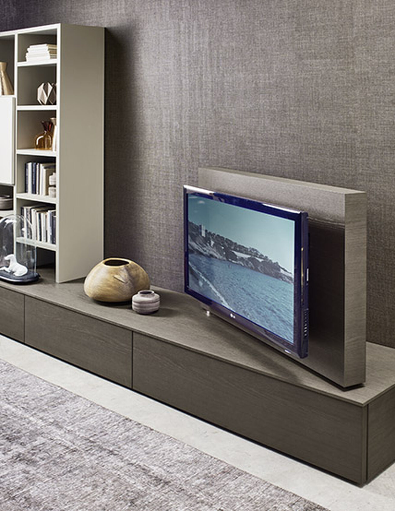 Kronos S28 with Swivel TV Feature